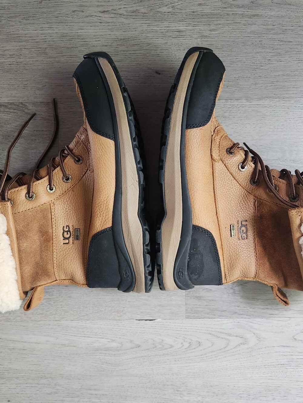 UGG Women's Adirondack III Boot size 10 chestnut shearling waterproof outdoor - Picture 12 of 16